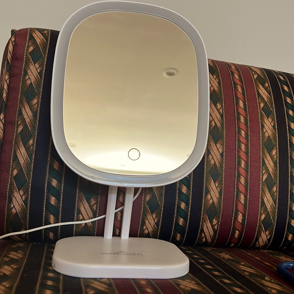 Impressions LED close up mirror